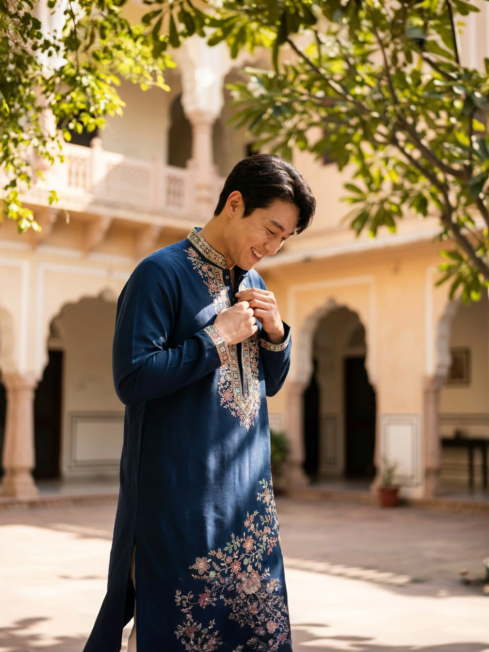 
Imagen de TB_2201 azul bordada kurta para hombre watch adjustment pose de TryBuy
