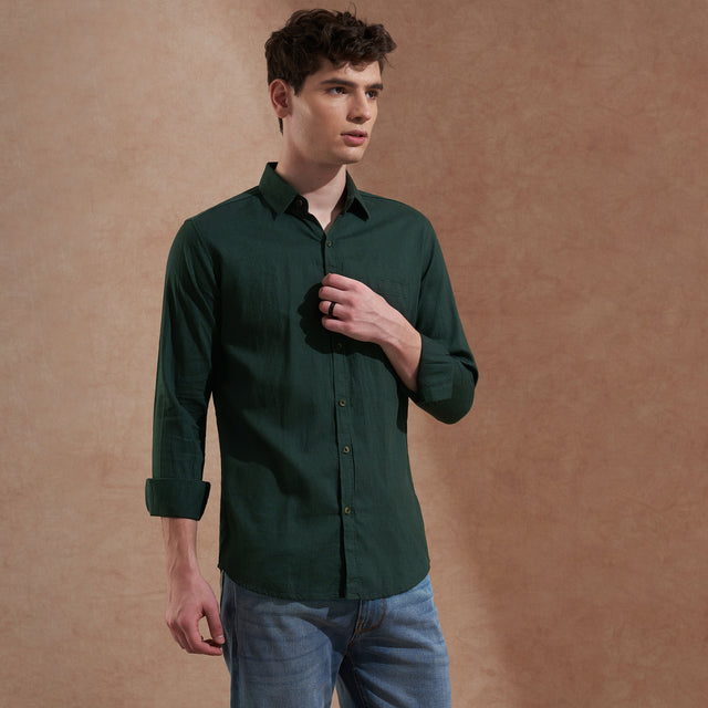 Men Dark Green Solid Spread Collar Slim Fit Casual Shirt