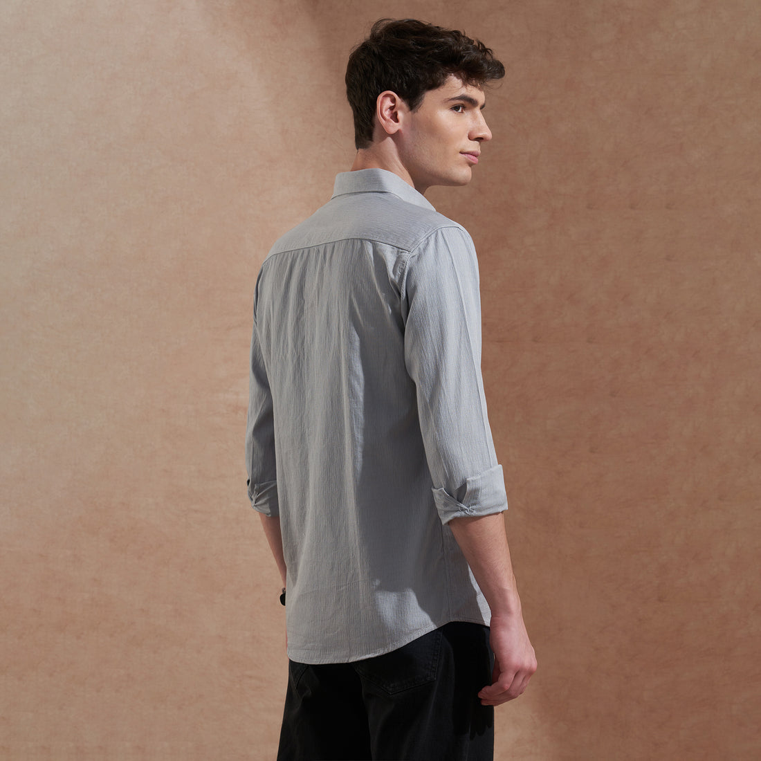 Men Light Grey Solid Spread Collar Slim Fit Casual Shirt