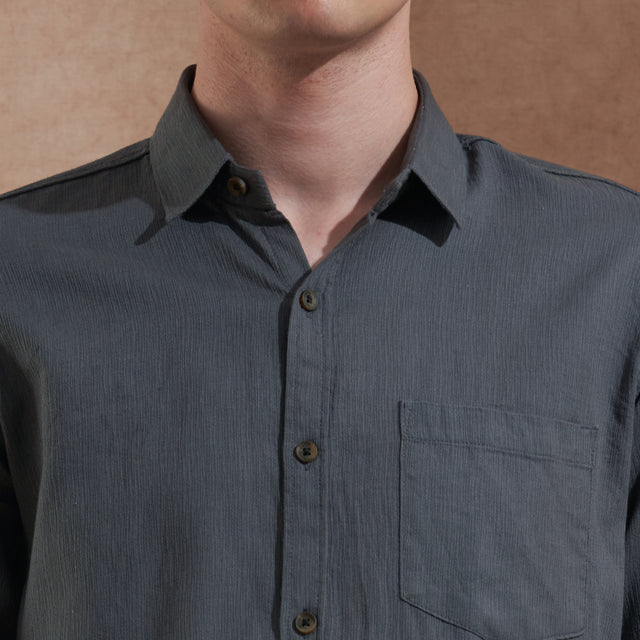 Men Dark Grey Solid Spread Collar Slim Fit Casual Shirt