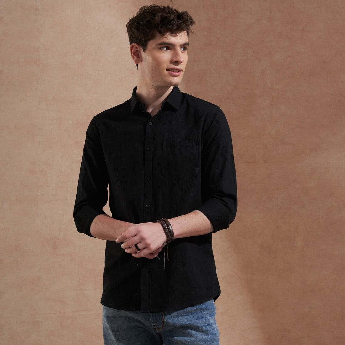 Men Black Solid Spread Collar Slim Fit Casual Shirt