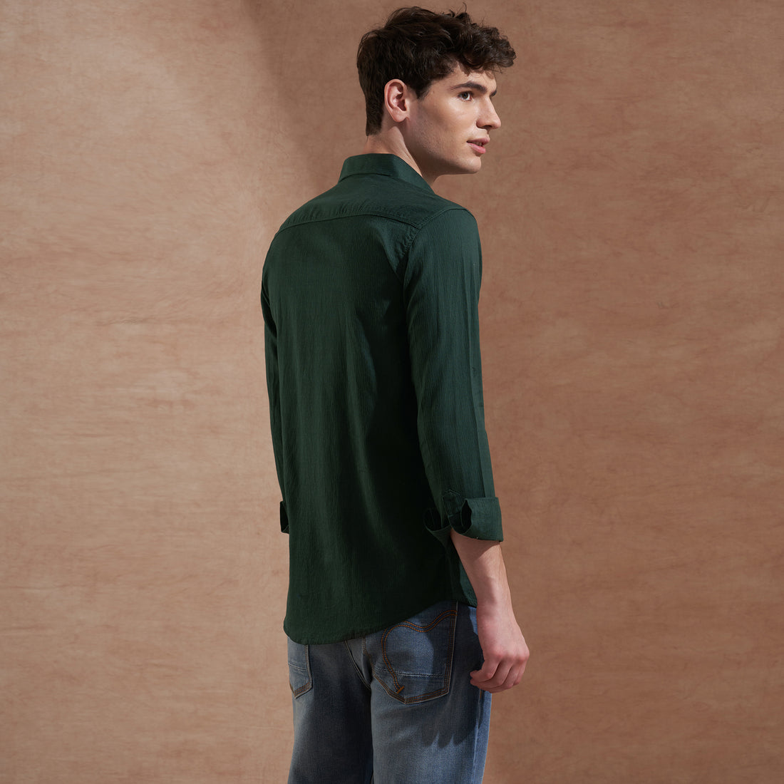 Men Dark Green Solid Spread Collar Slim Fit Casual Shirt