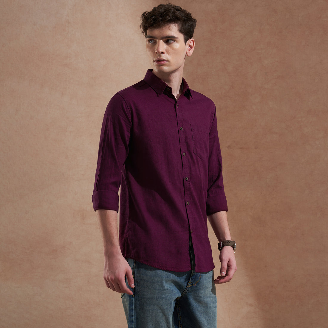 Men Dark Purple Solid Spread Collar Slim Fit Casual Shirt