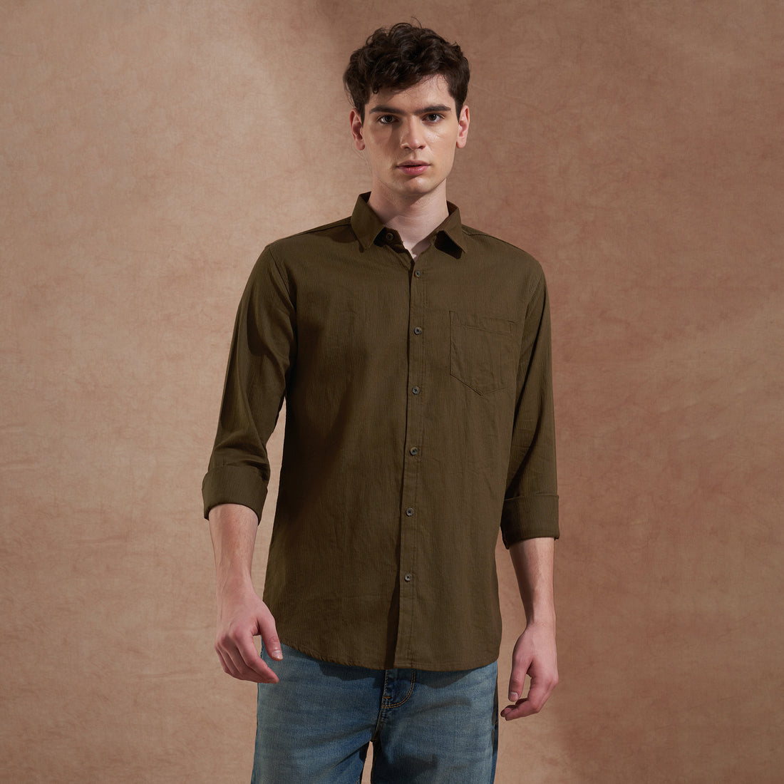 Men Olive Green Solid Spread Collar Slim Fit Casual Shirt