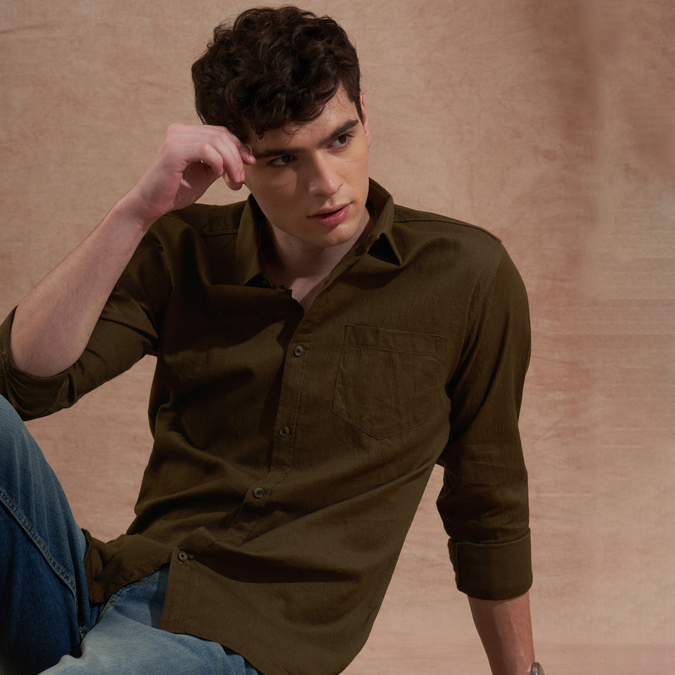 Men Olive Green Solid Spread Collar Slim Fit Casual Shirt