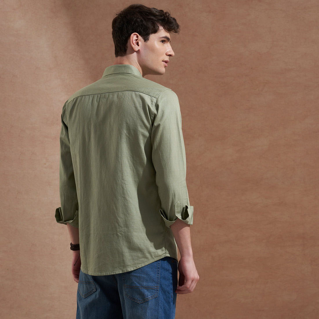 Men Light Green Solid Spread Collar Slim Fit Casual Shirt