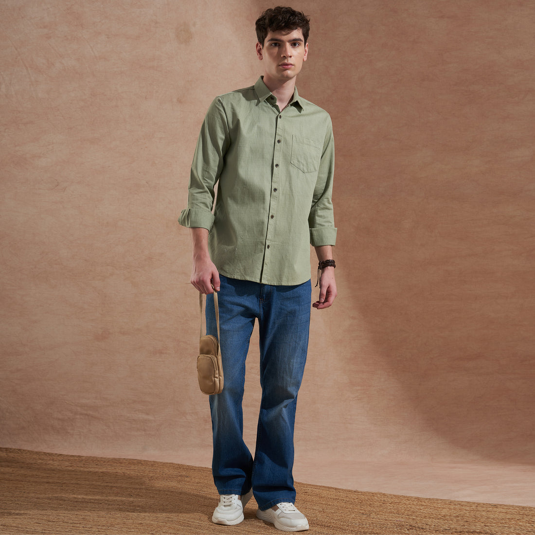 Men Light Green Solid Spread Collar Slim Fit Casual Shirt