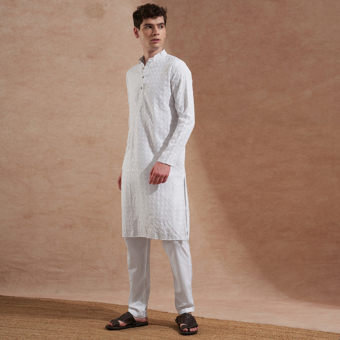 Men’s White Chikankari Embroidered Cotton Kurta